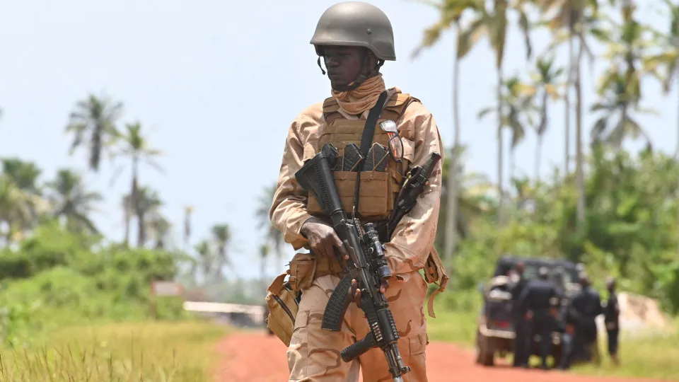Guerra civil agrava violência contra mulheres na Nigéria, diz jornalista local
